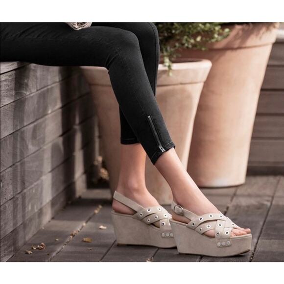 Marc Fisher‎ Bloom Grommet Light Natural Suede Wedge Slingback Sandals Size 7.5 - Picture 1 of 11